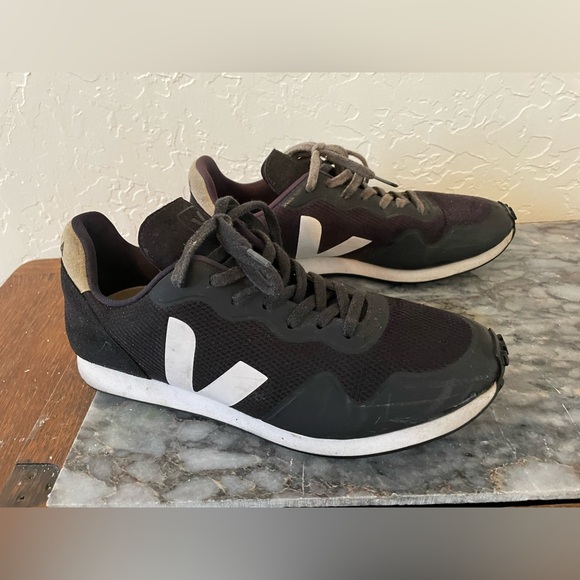 Veja Men’s SDU B-MESH BLACK WHITE shoes. 11.5. GUC. - Picture 13 of 14